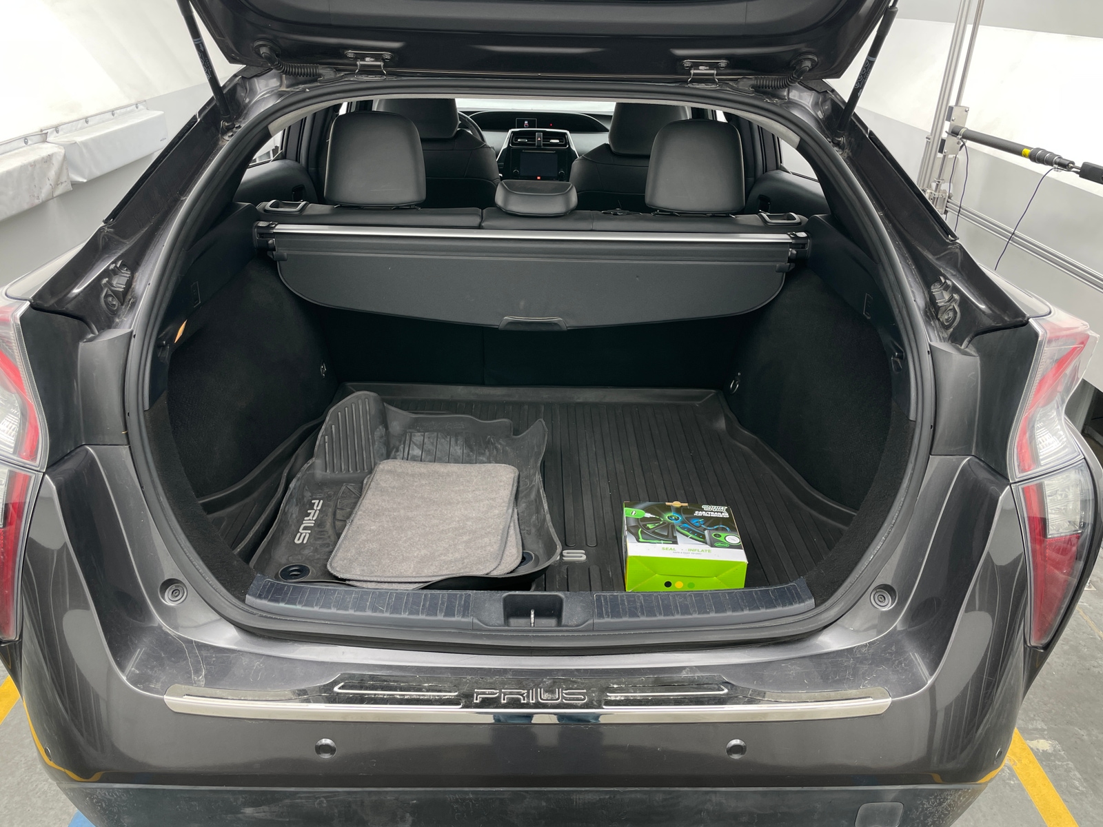 Thumbnail: 2016 Toyota Prius - 7