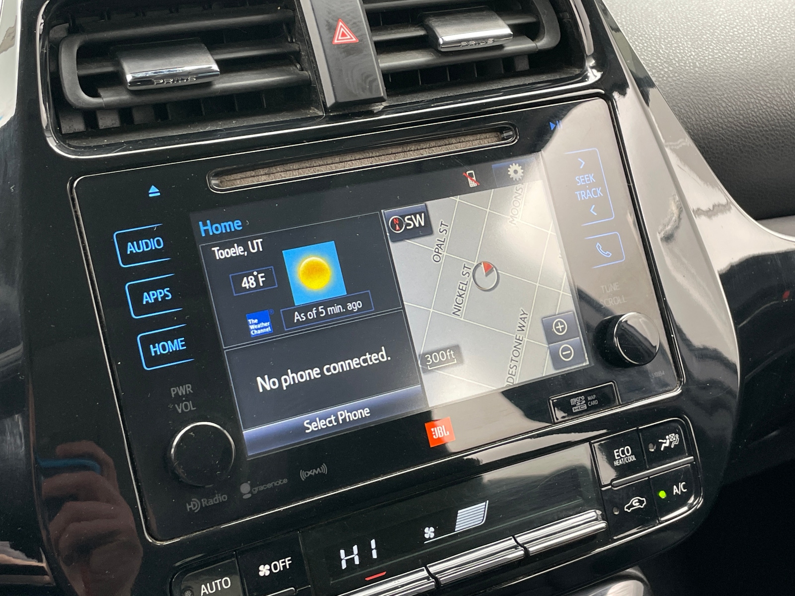 Thumbnail: 2016 Toyota Prius - 4