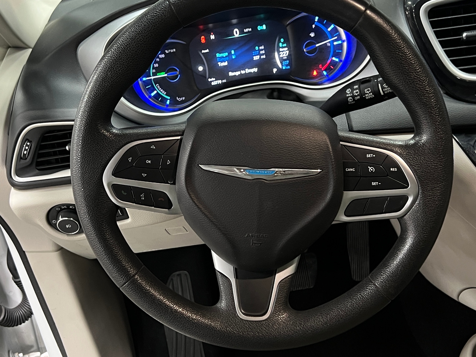 Thumbnail: 2018 Chrysler Pacifica - 5