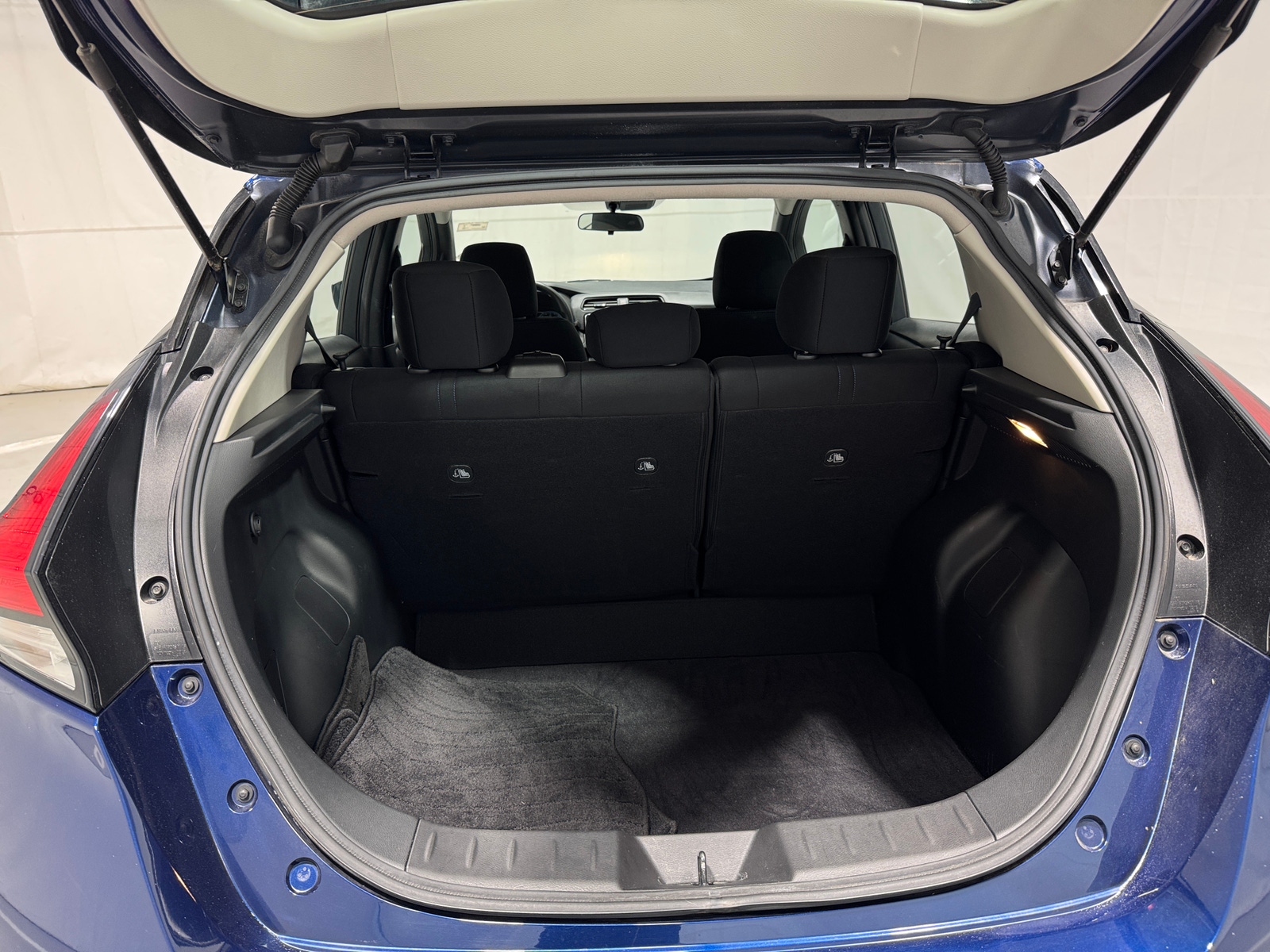 Thumbnail: 2022 Nissan Leaf - 7