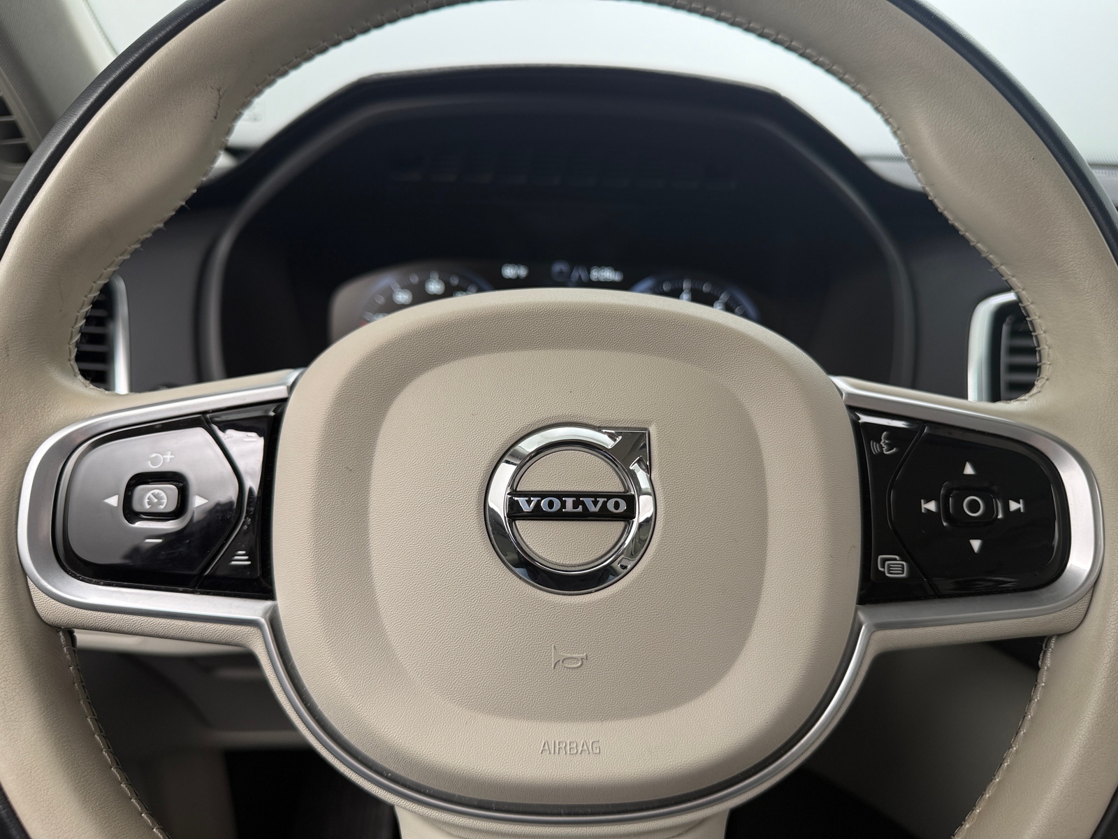 Thumbnail: 2022 Volvo XC90 - 4