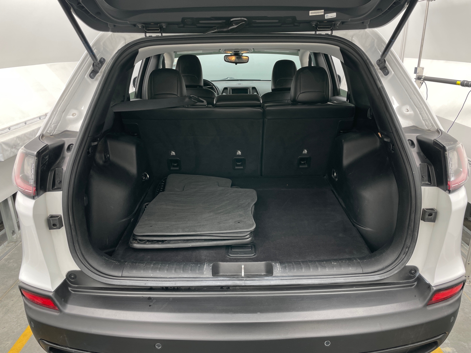 Thumbnail: 2019 Jeep Cherokee - 7