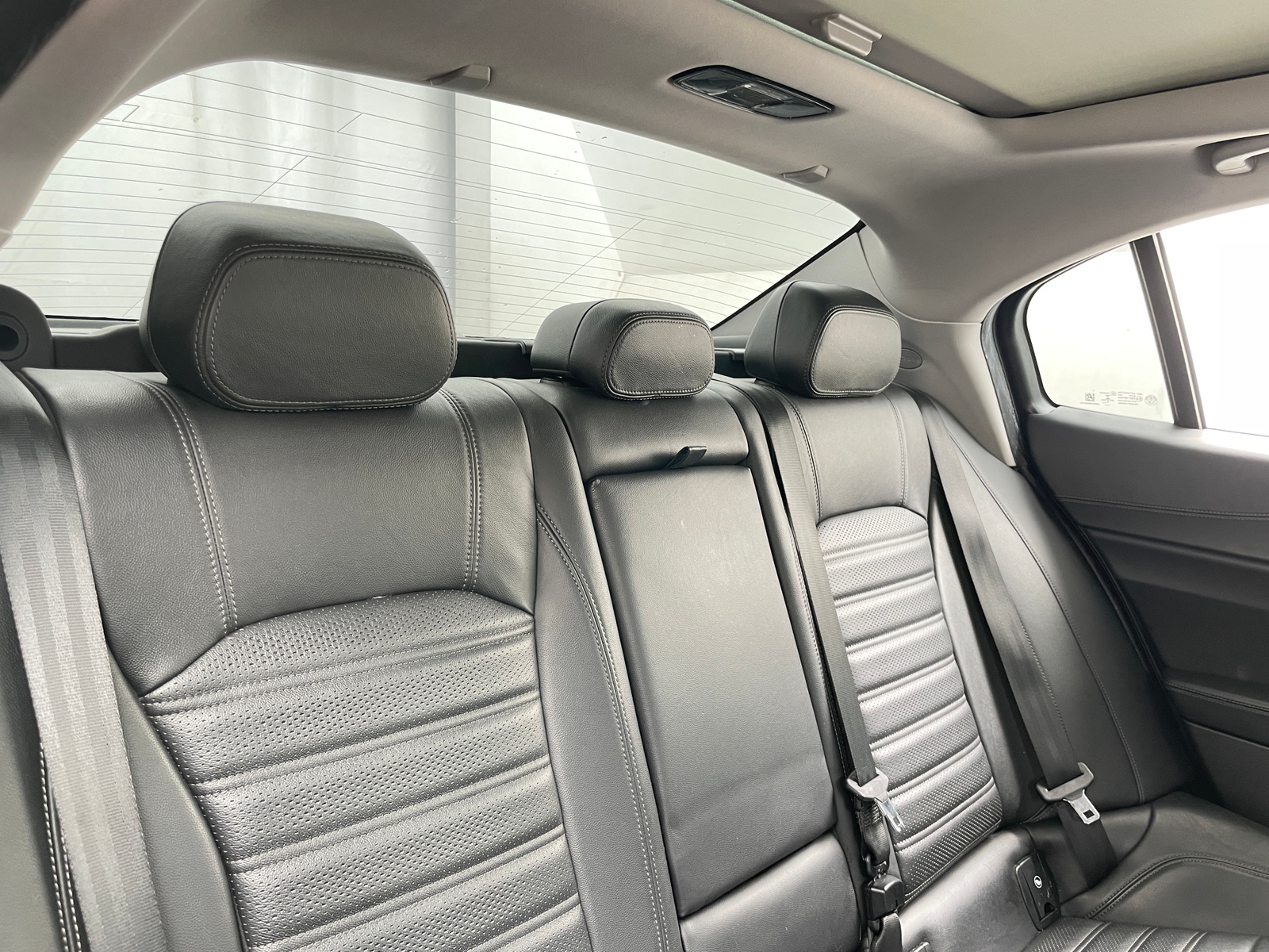 Thumbnail: 2017 Alfa Romeo Giulia - 5