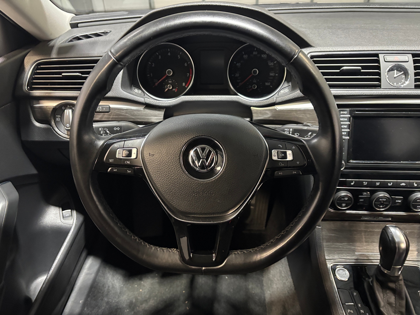 Thumbnail: 2017 Volkswagen Passat - 4