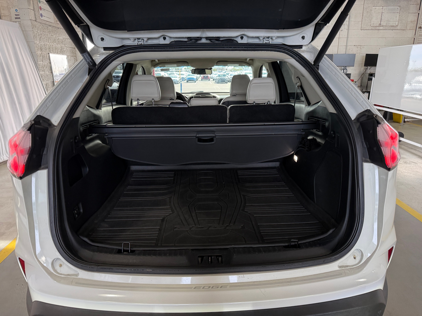 Thumbnail: 2020 Ford Edge - 6