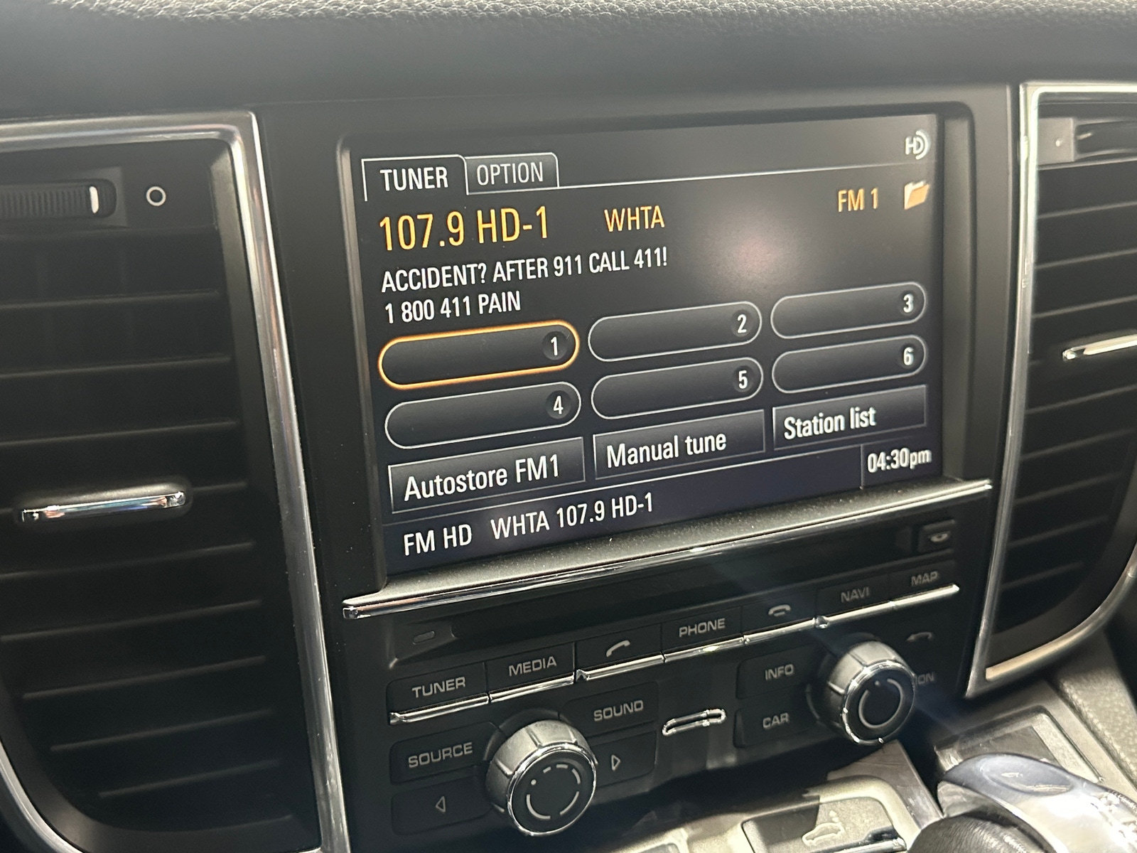 Thumbnail: 2015 Porsche Panamera - 3