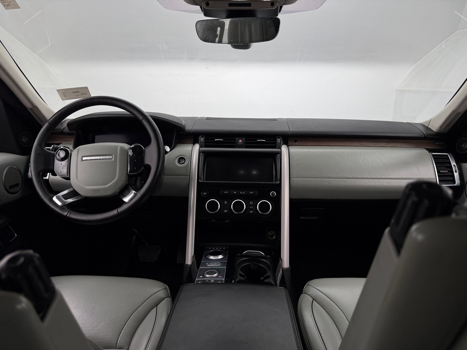 Thumbnail: 2020 Land Rover Discovery - 2