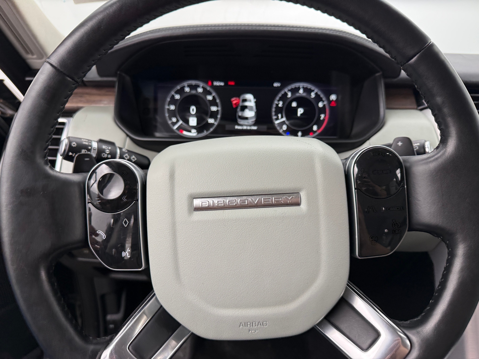 Thumbnail: 2020 Land Rover Discovery - 4