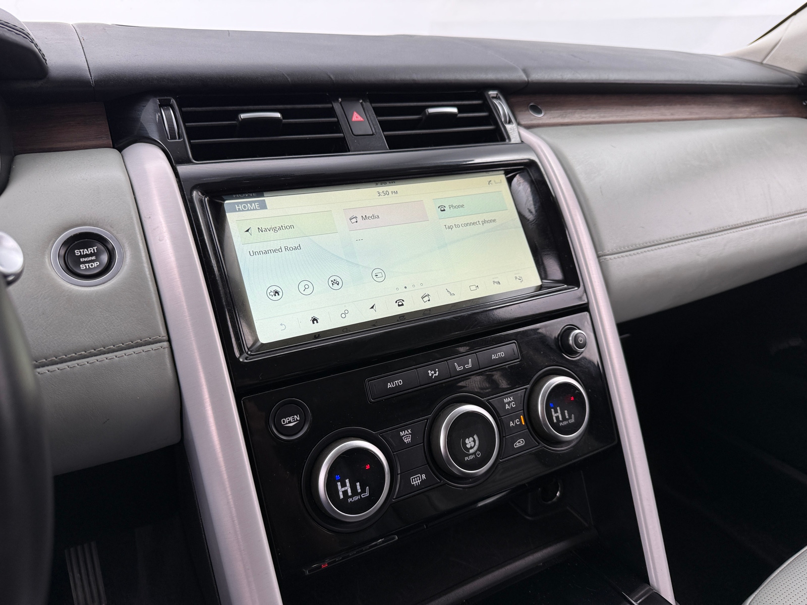 Thumbnail: 2020 Land Rover Discovery - 3