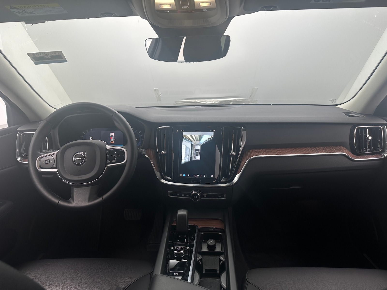 Thumbnail: 2025 Volvo V60 - 2