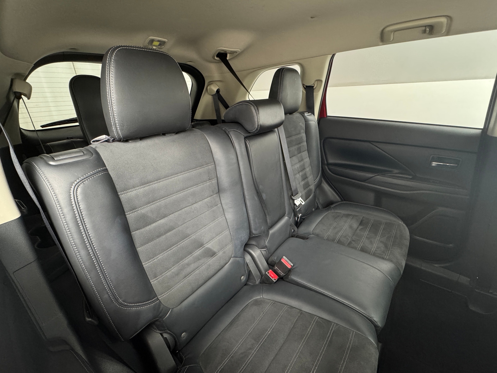 Thumbnail: 2019 Mitsubishi Outlander - 6