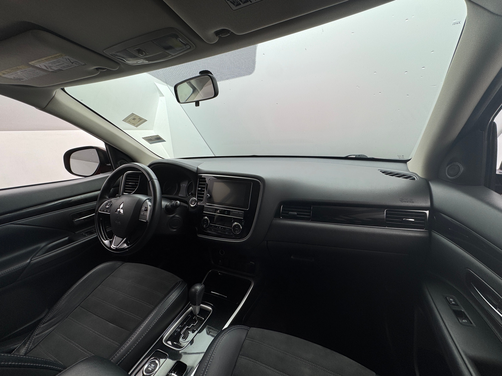 Thumbnail: 2019 Mitsubishi Outlander - 3