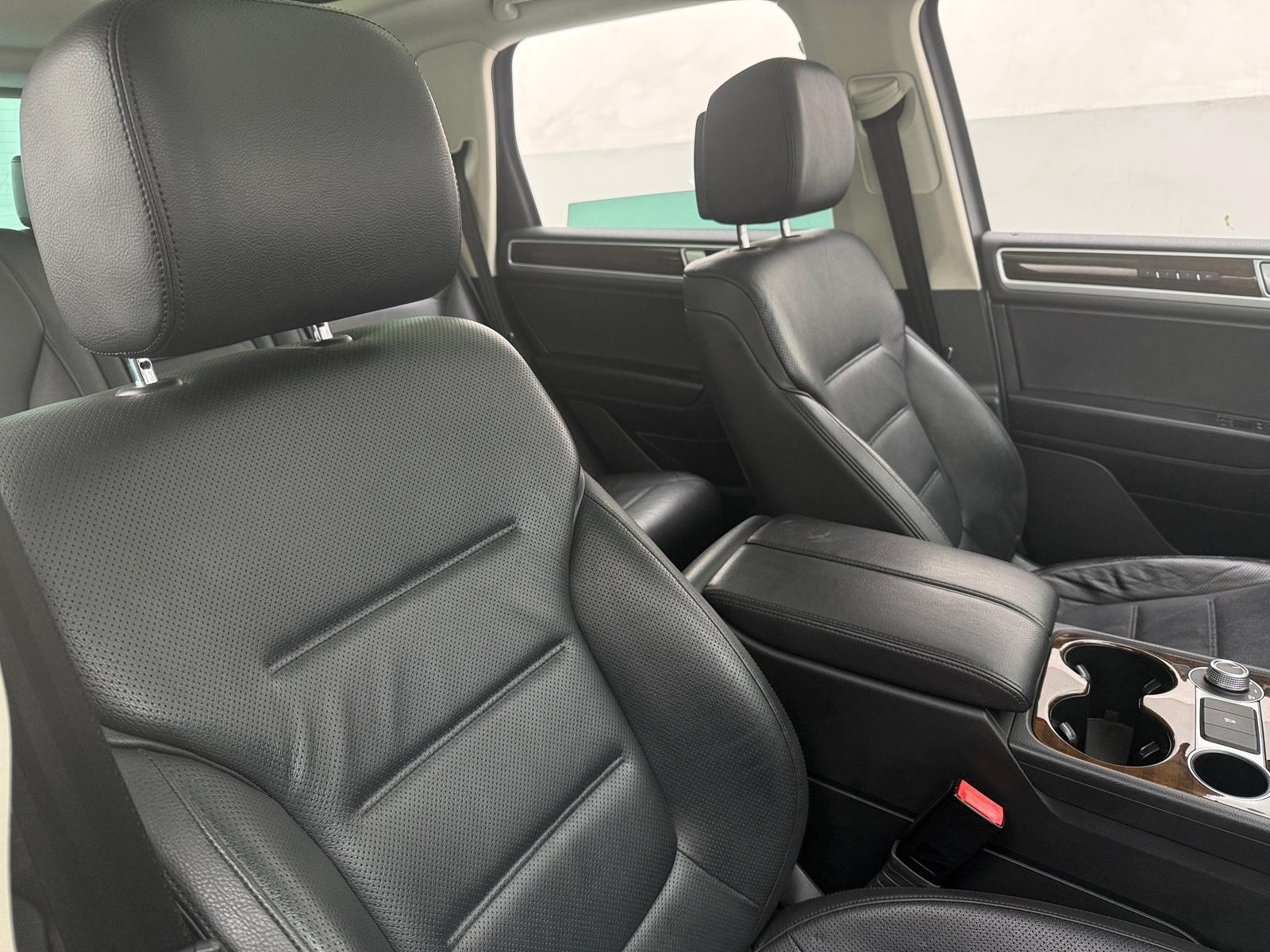 Thumbnail: 2016 Volkswagen Touareg - 2