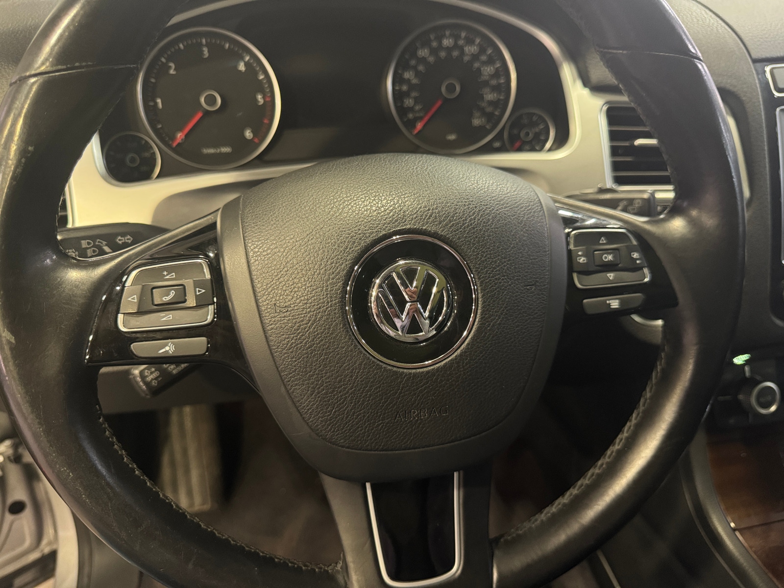 Thumbnail: 2016 Volkswagen Touareg - 5