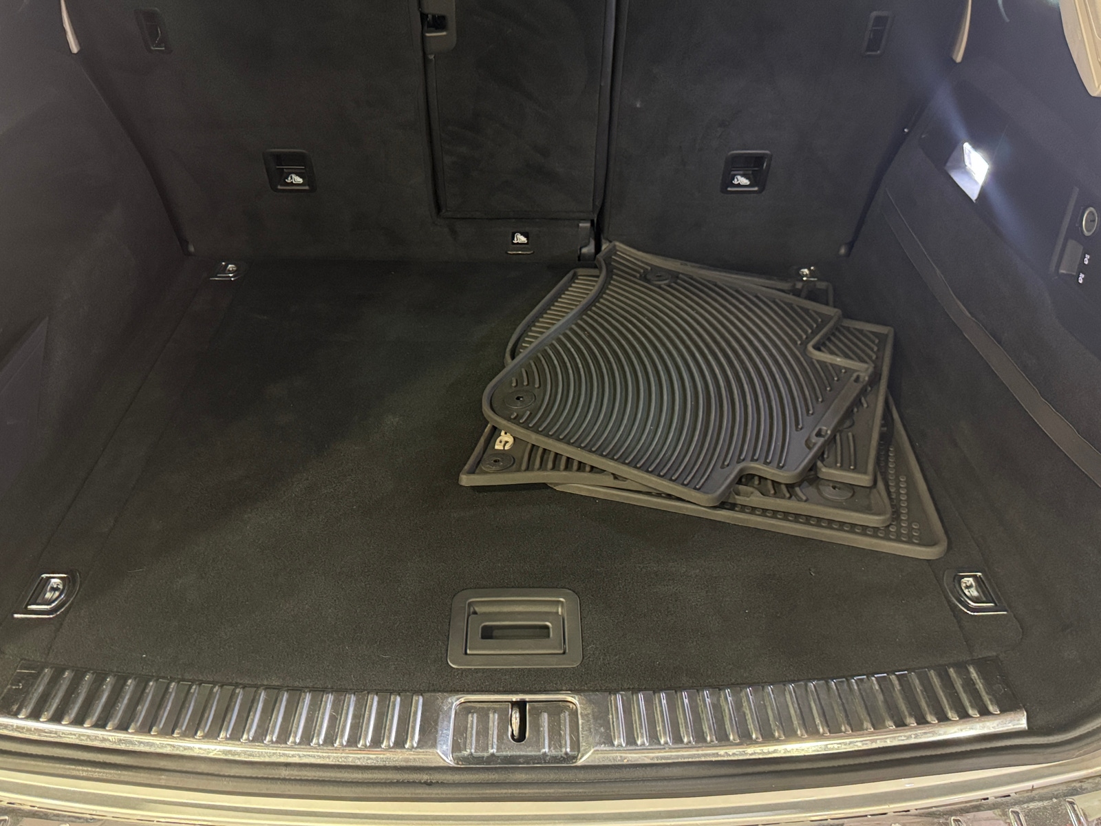 Thumbnail: 2016 Volkswagen Touareg - 7