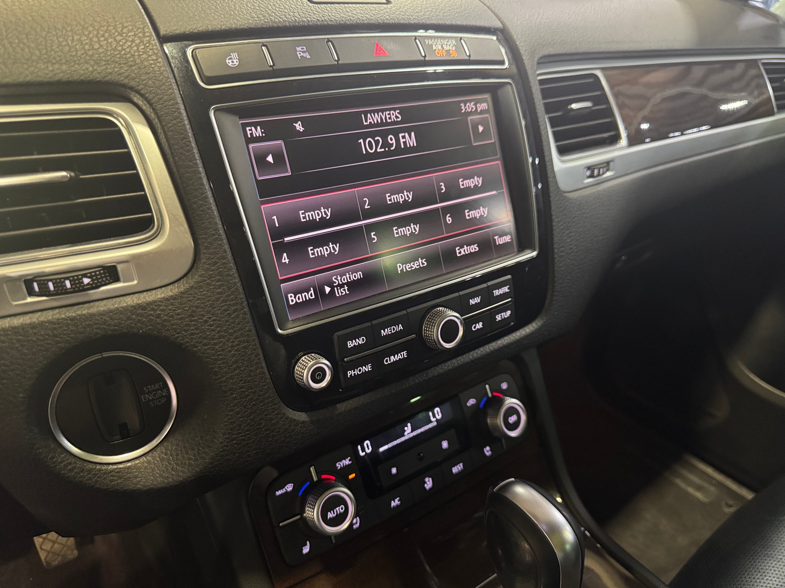 Thumbnail: 2016 Volkswagen Touareg - 4