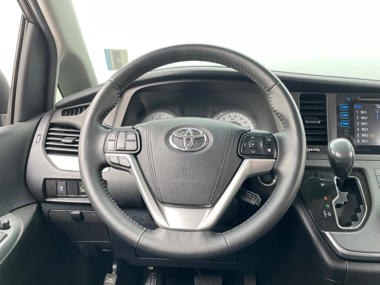 Thumbnail: 2016 Toyota Sienna - 4