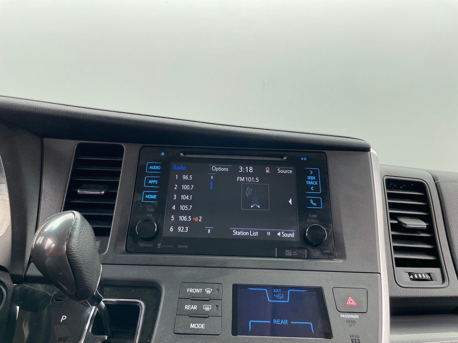 Thumbnail: 2016 Toyota Sienna - 3