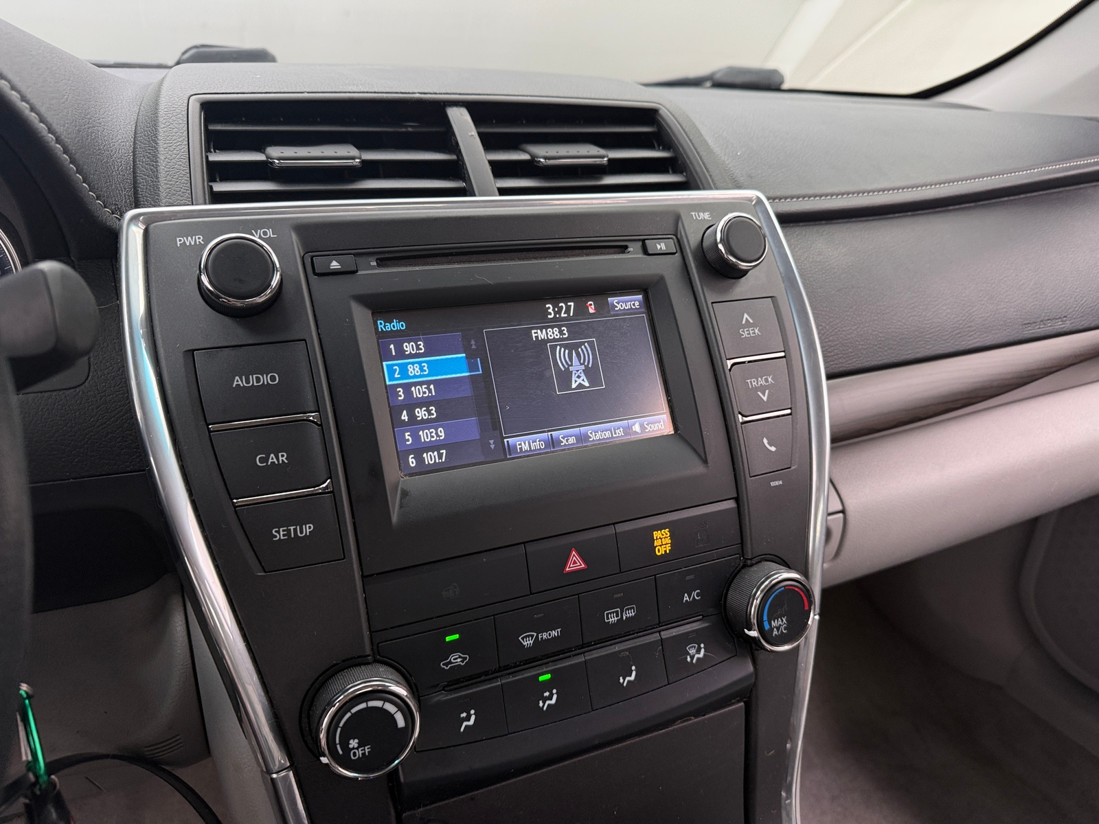 Thumbnail: 2017 Toyota Camry - 4