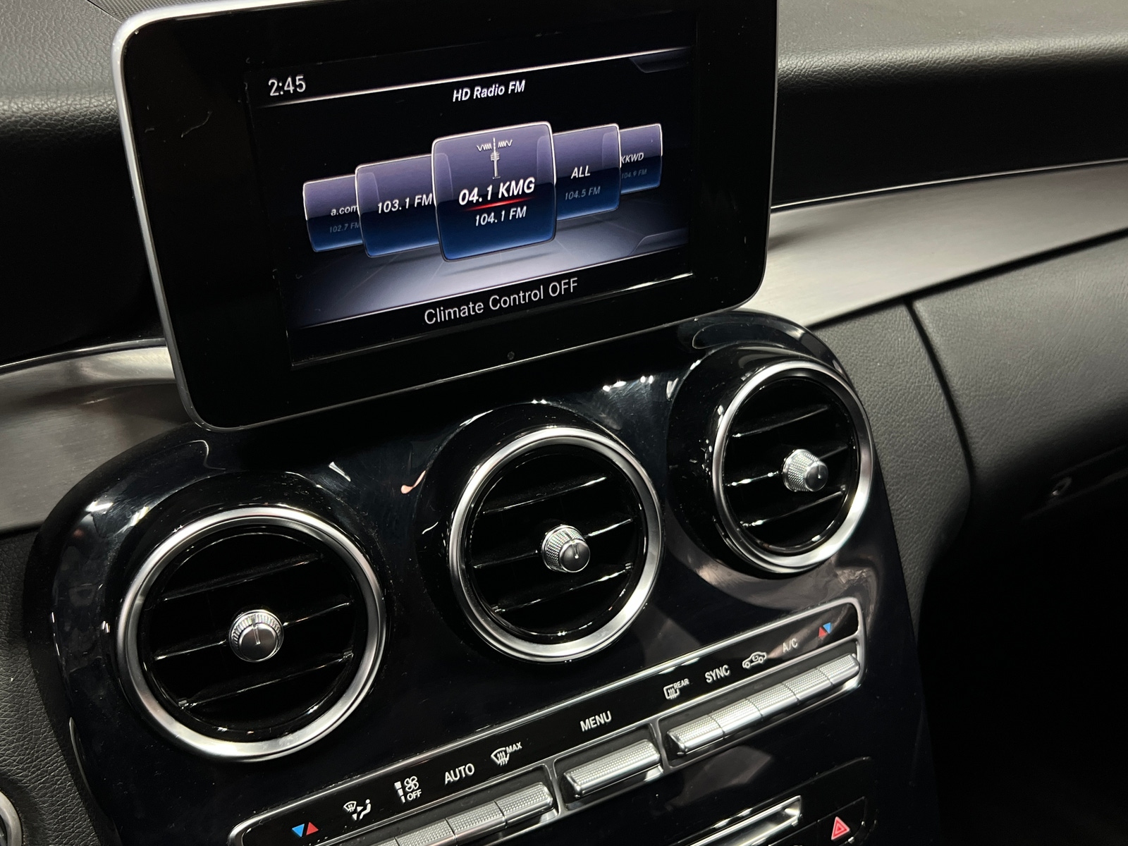 Thumbnail: 2015 Mercedes-Benz C-Class - 3