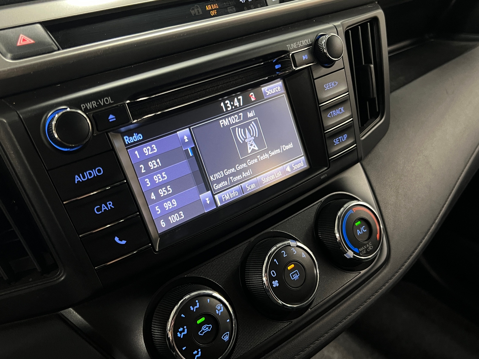 Thumbnail: 2018 Toyota RAV4 - 4