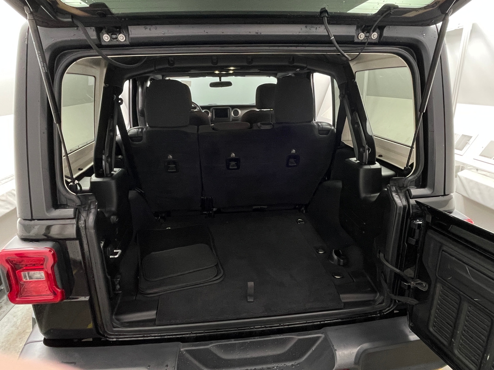 Thumbnail: 2019 Jeep Wrangler - 7