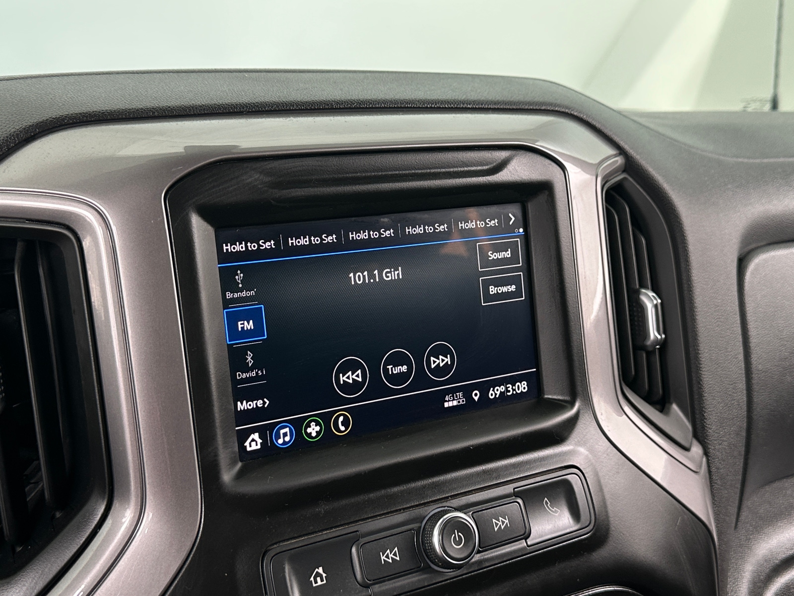 Thumbnail: 2021 Chevrolet Silverado 1500 - 4