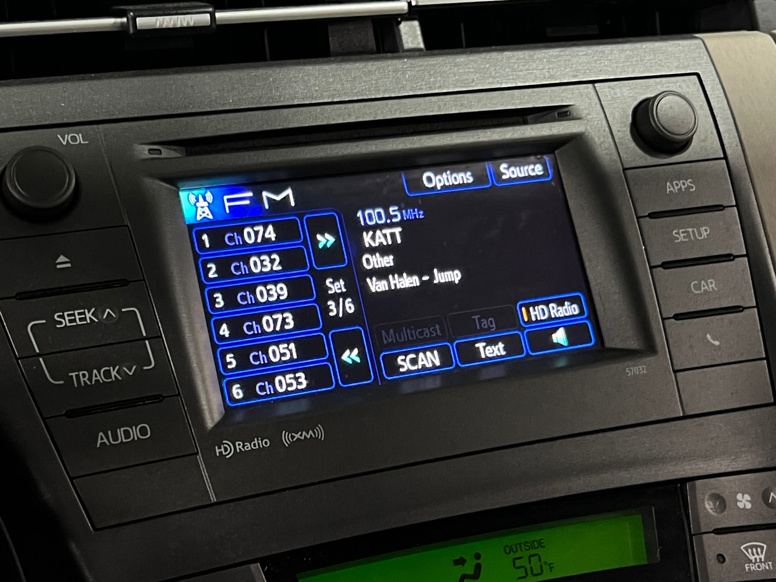 Thumbnail: 2015 Toyota Prius - 4