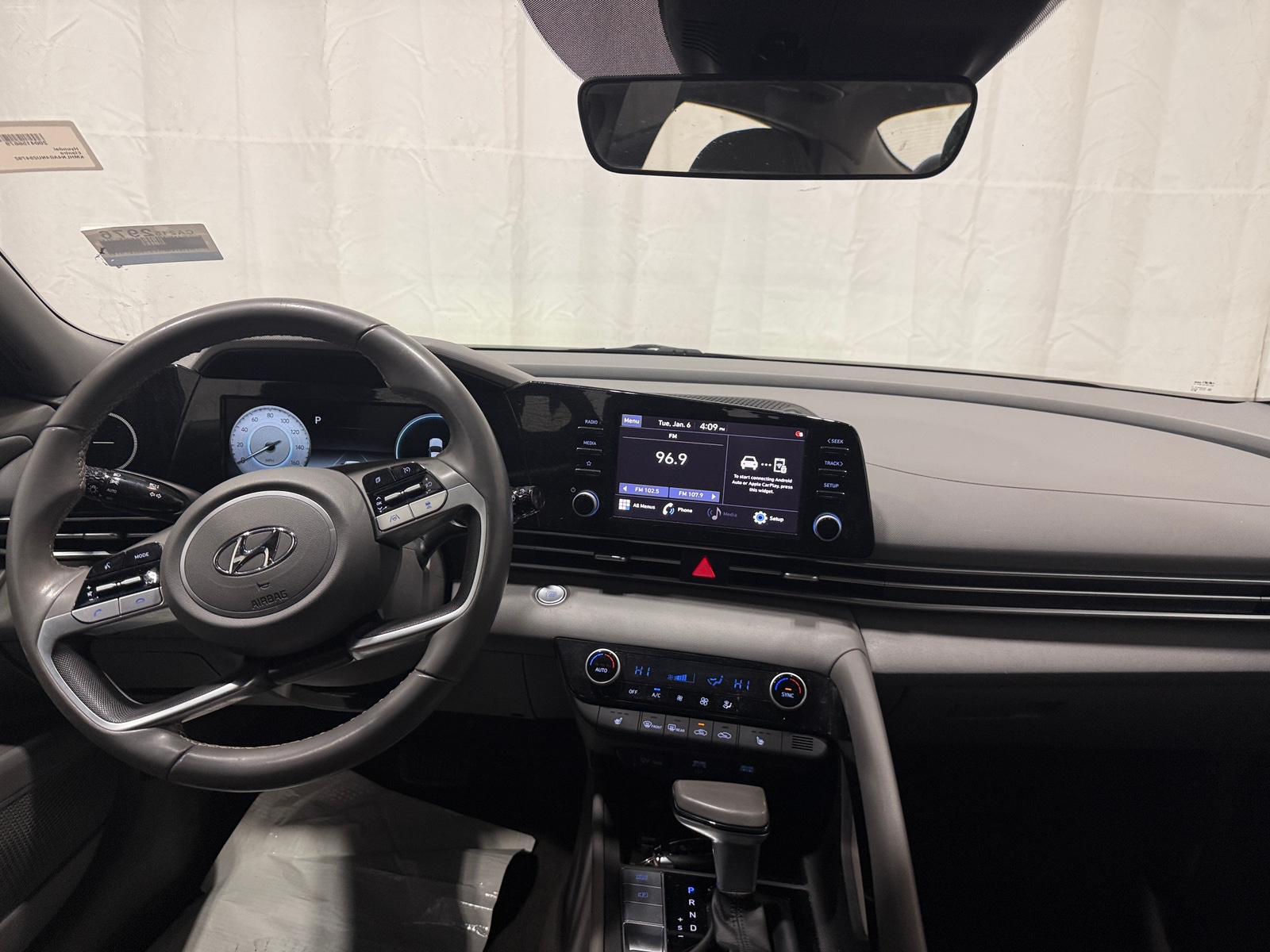 Thumbnail: 2022 Hyundai Elantra - 3