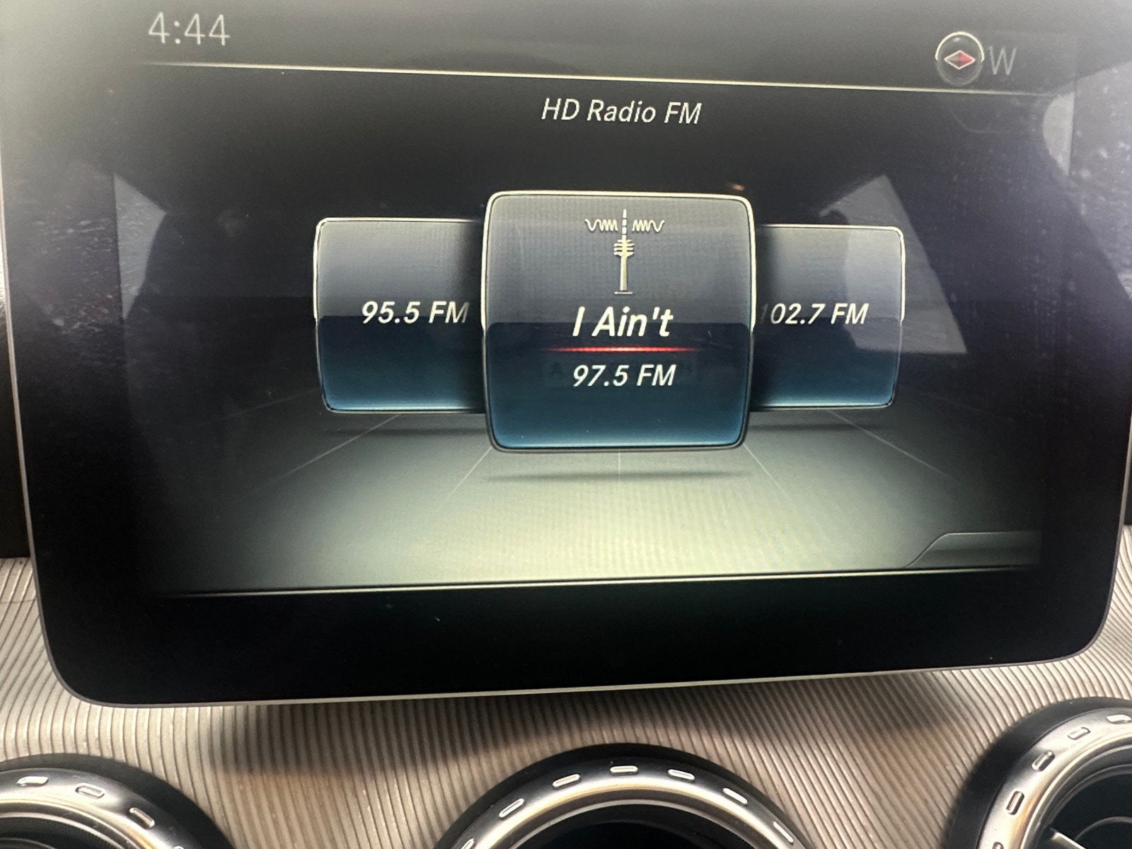 Thumbnail: 2017 Mercedes-Benz GLA - 3