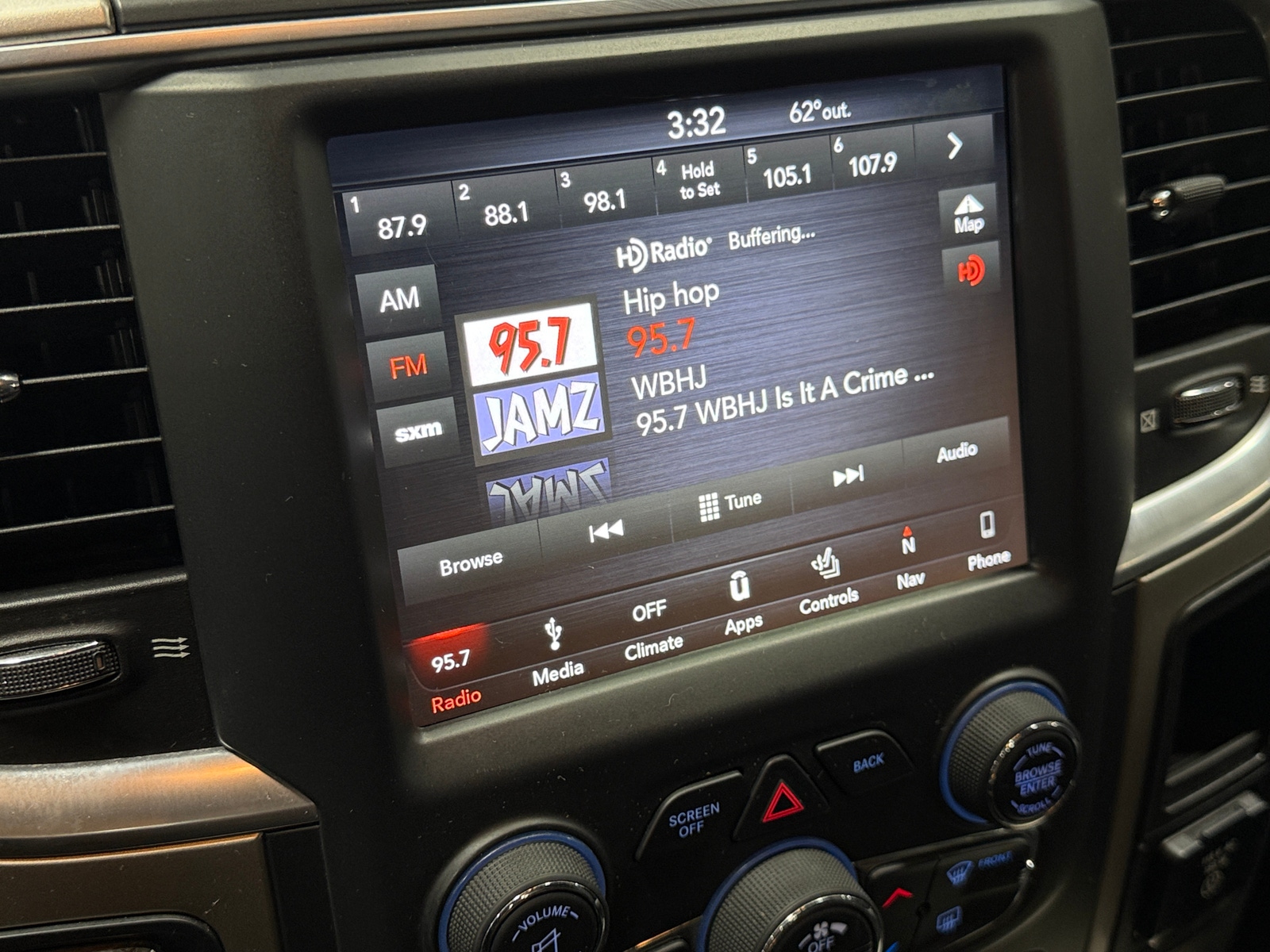 Thumbnail: 2019 RAM 1500 Classic - 4