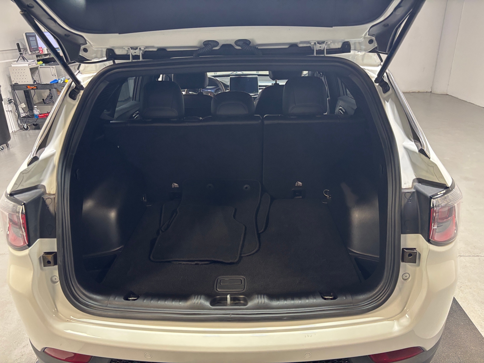 Thumbnail: 2023 Jeep Compass - 6