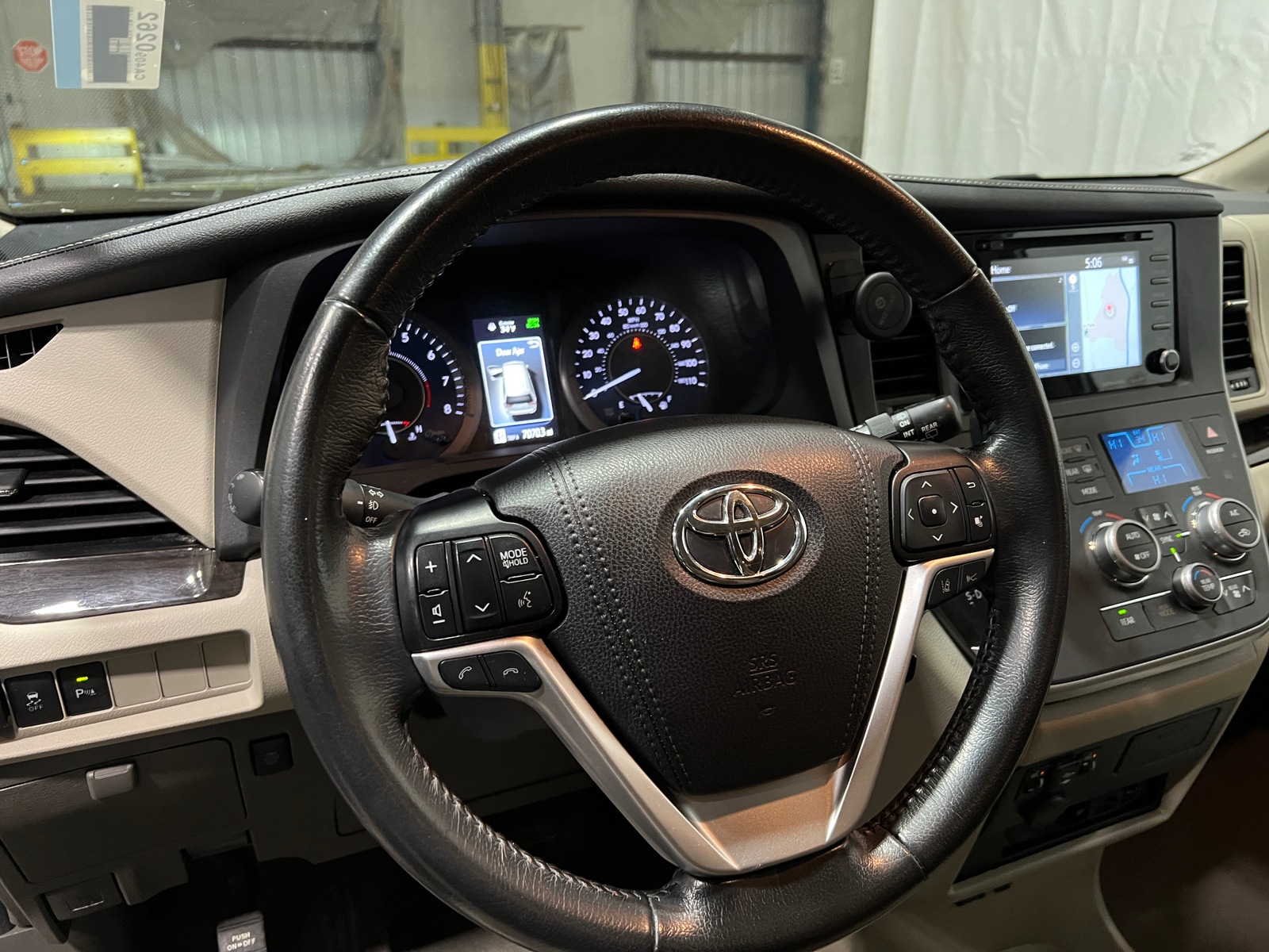 Thumbnail: 2020 Toyota Sienna - 4