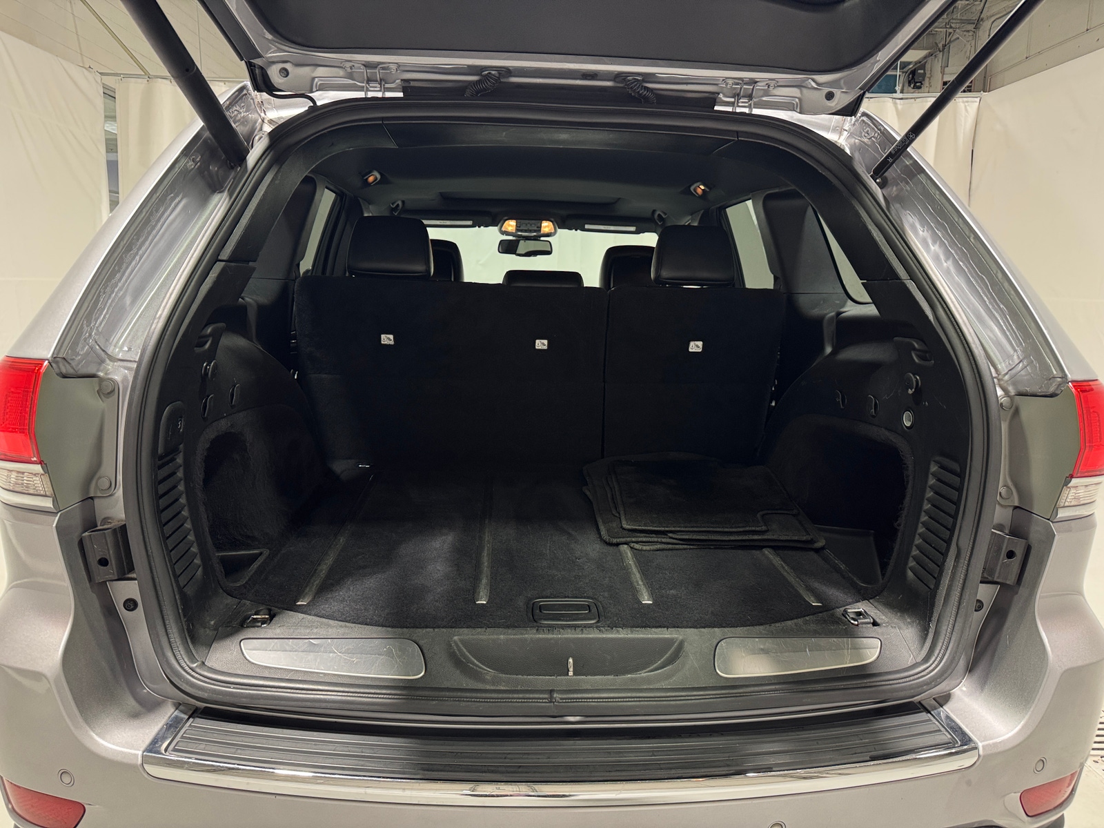 Thumbnail: 2015 Jeep Grand Cherokee - 6