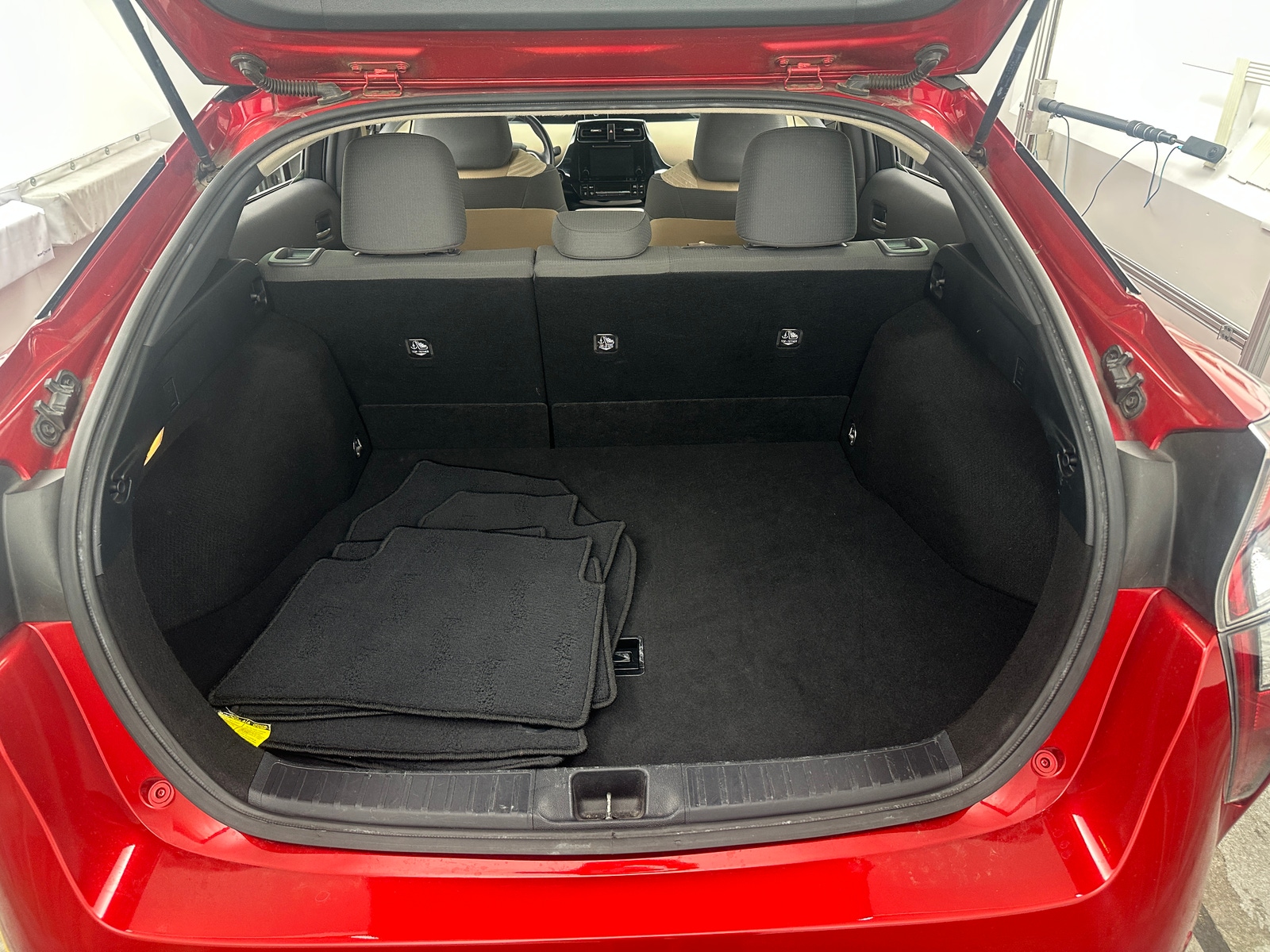 Thumbnail: 2018 Toyota Prius - 7