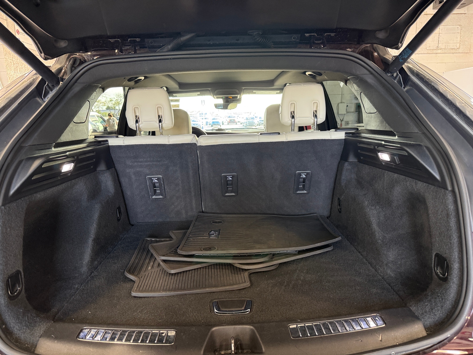 Thumbnail: 2020 Cadillac XT4 - 6