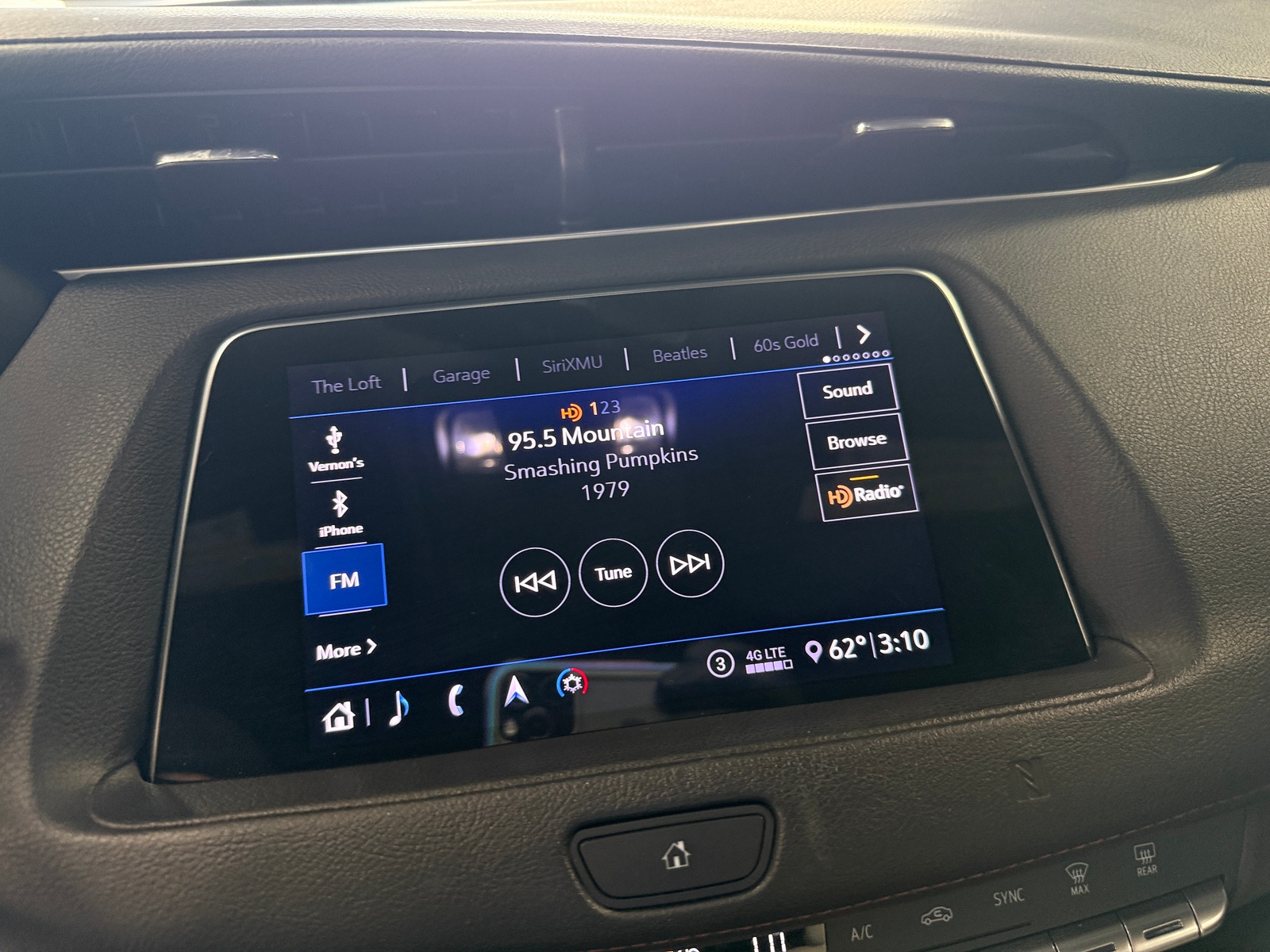 Thumbnail: 2020 Cadillac XT4 - 3