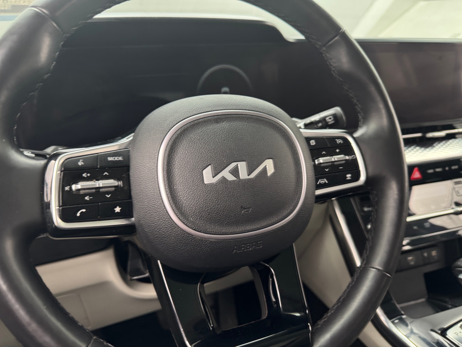 Thumbnail: 2024 Kia Carnival - 4