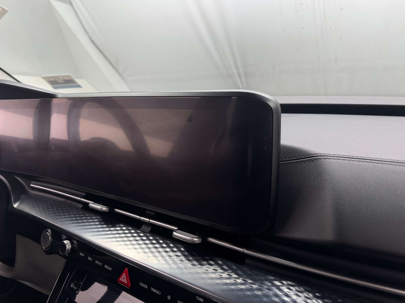 Thumbnail: 2024 Kia Carnival - 3