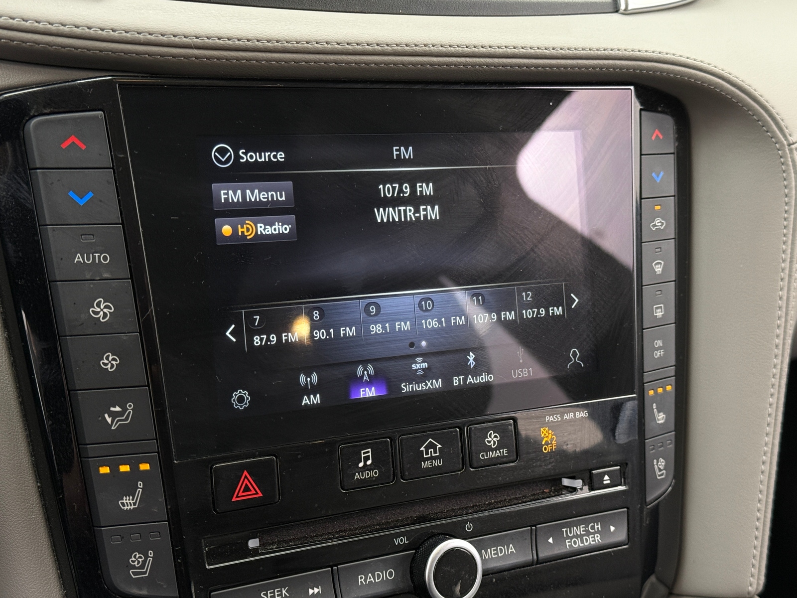 Thumbnail: 2023 INFINITI QX50 - 3