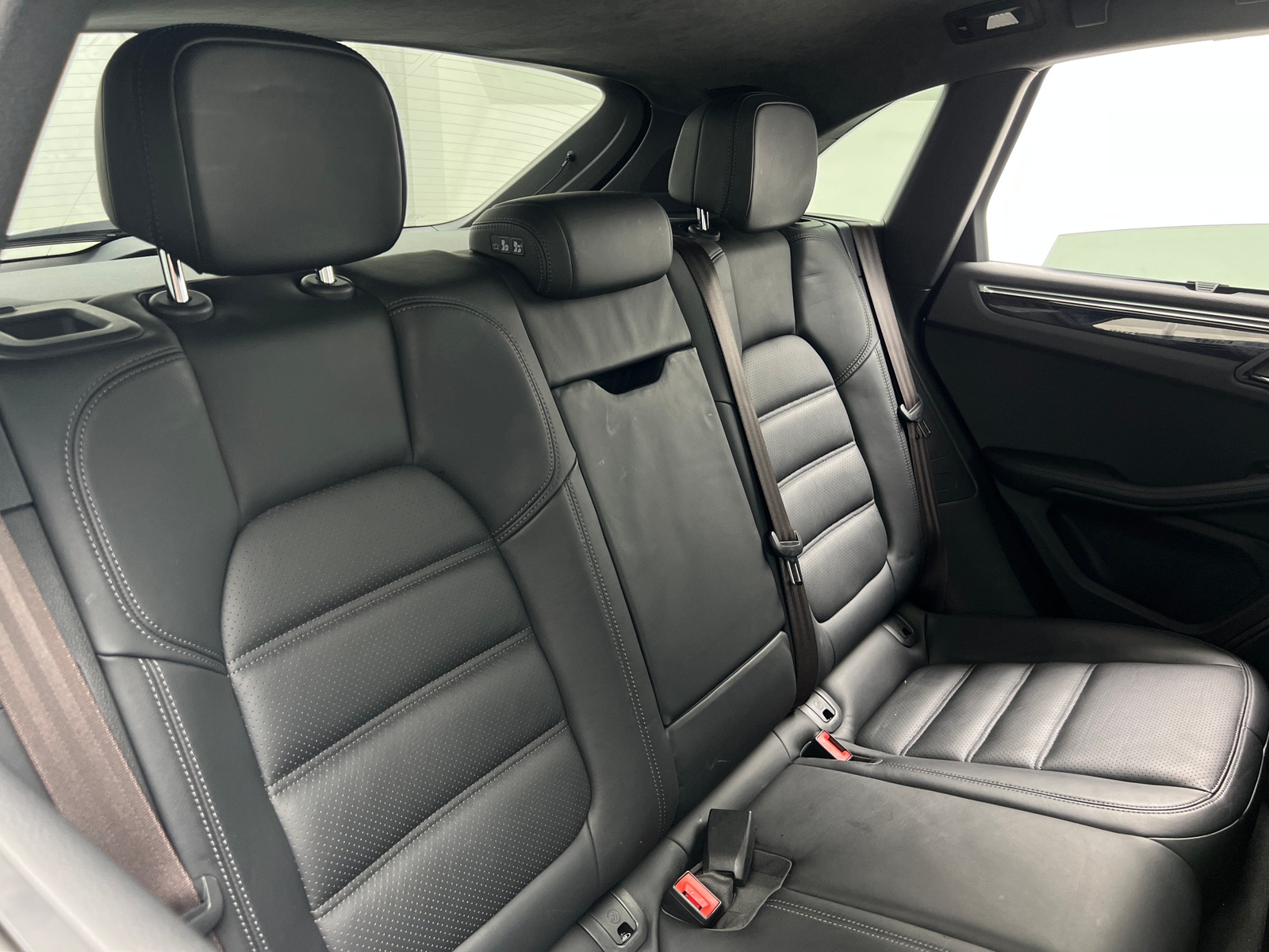 Thumbnail: 2015 Porsche Macan - 5