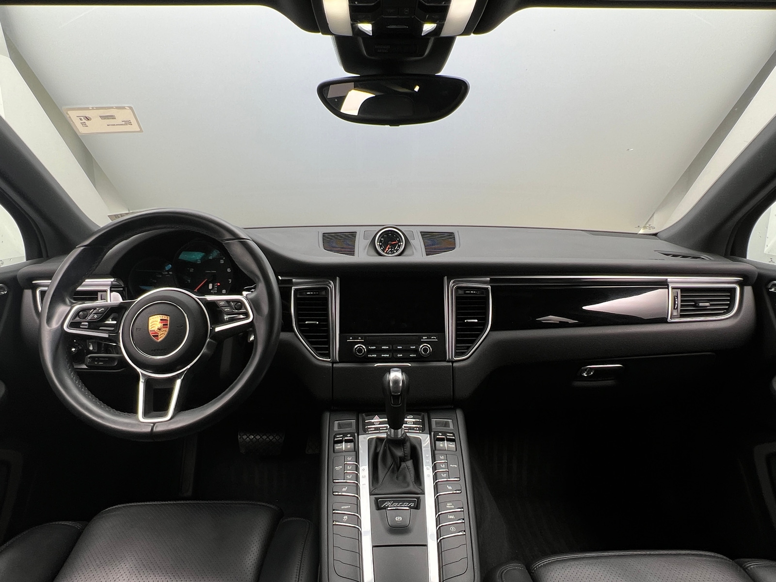 Thumbnail: 2017 Porsche Macan - 2