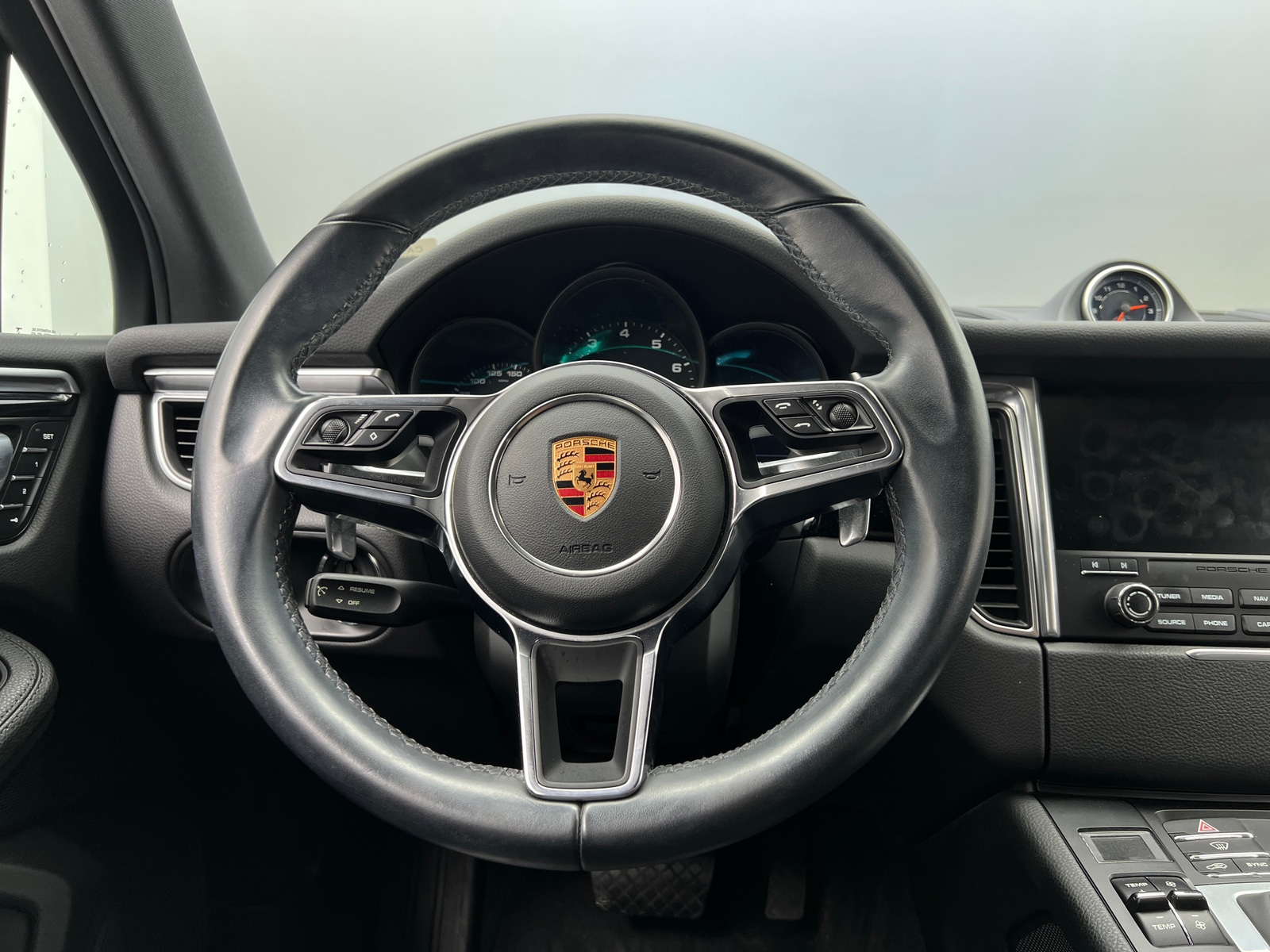 Thumbnail: 2017 Porsche Macan - 4