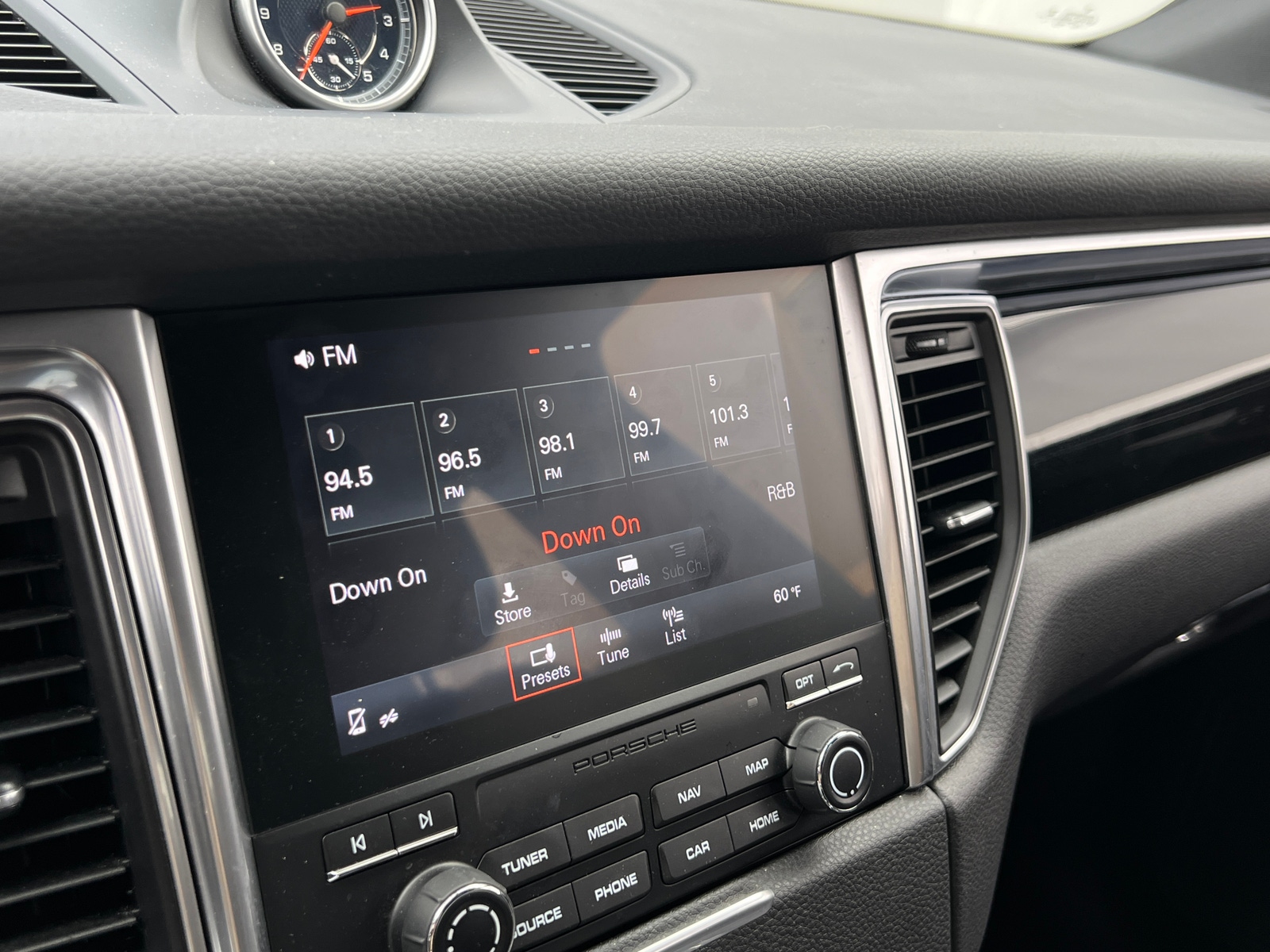 Thumbnail: 2017 Porsche Macan - 3