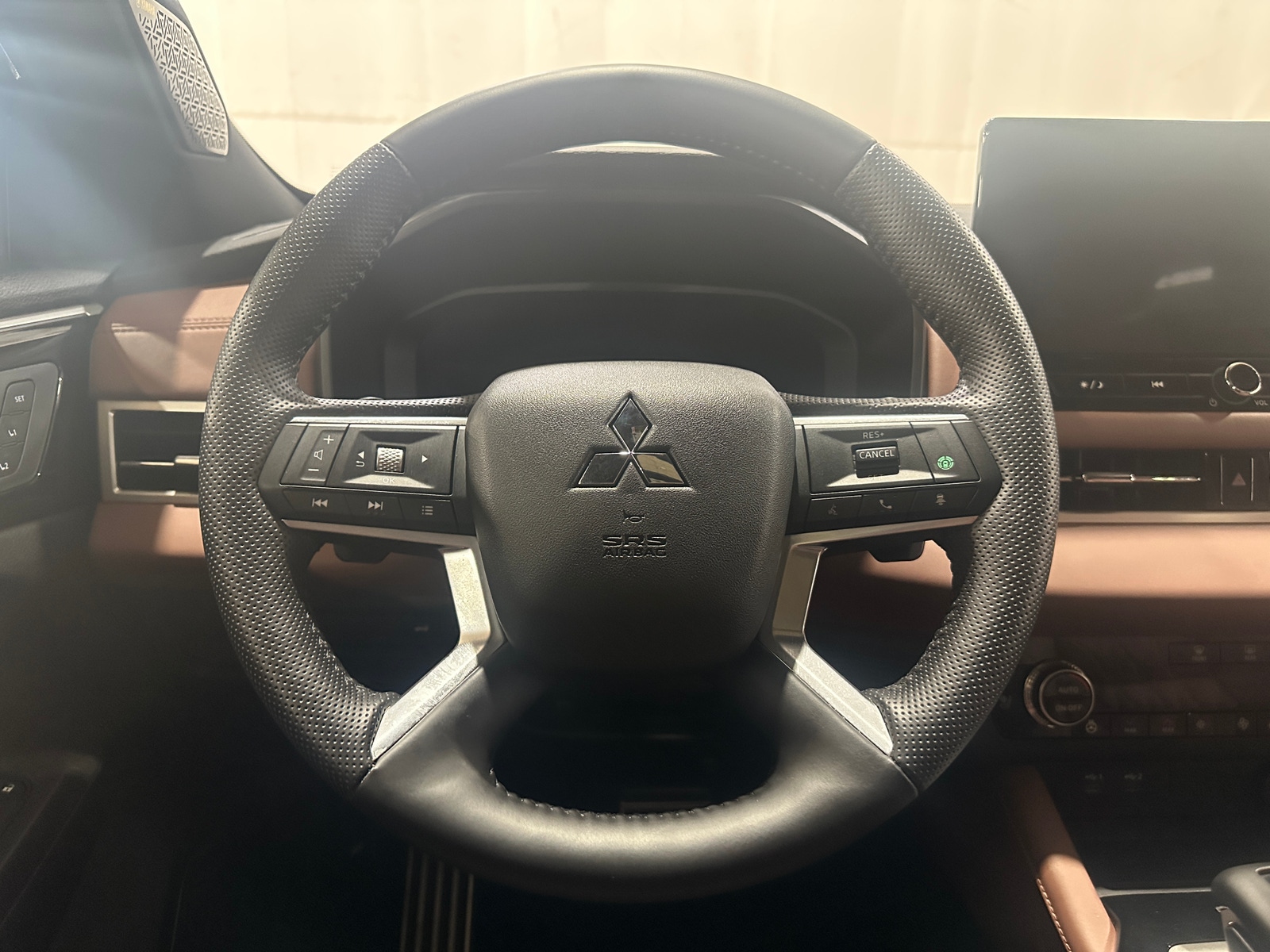 Thumbnail: 2025 Mitsubishi Outlander - 4