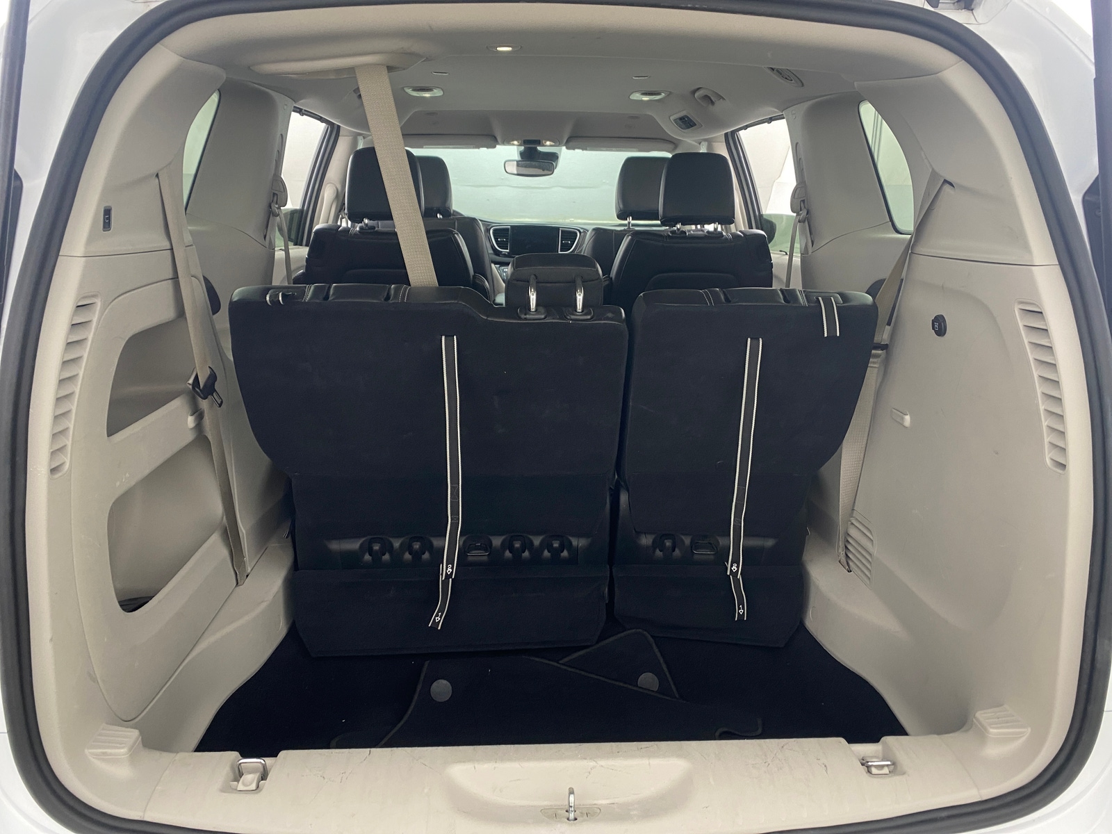 Thumbnail: 2024 Chrysler Pacifica - 6