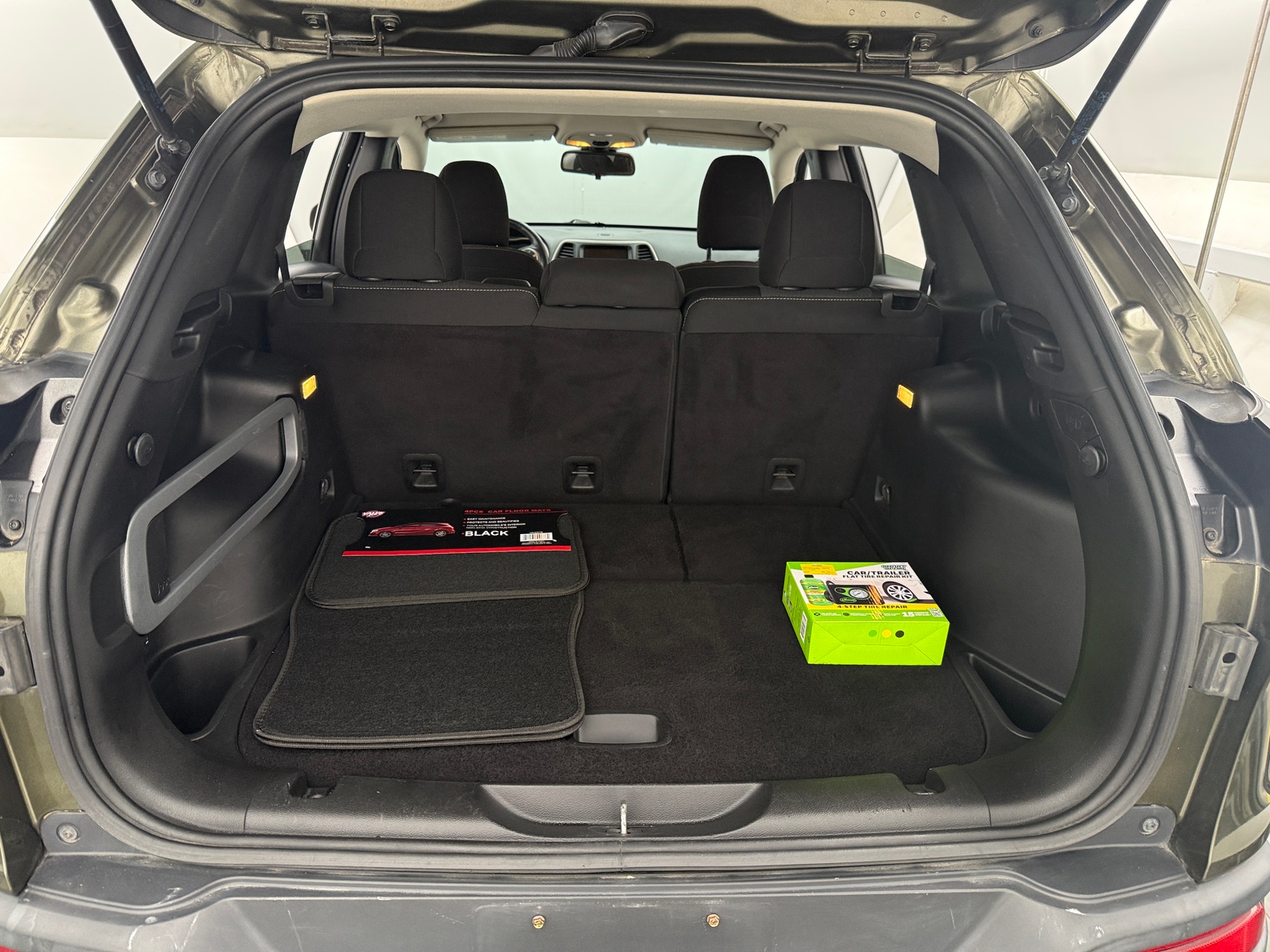 Thumbnail: 2015 Jeep Cherokee - 7