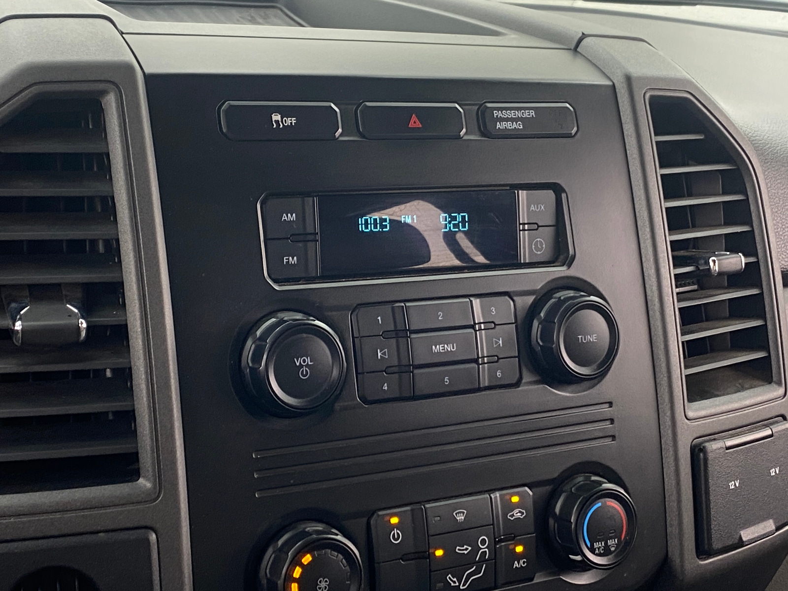 Thumbnail: 2018 Ford Econoline - 3