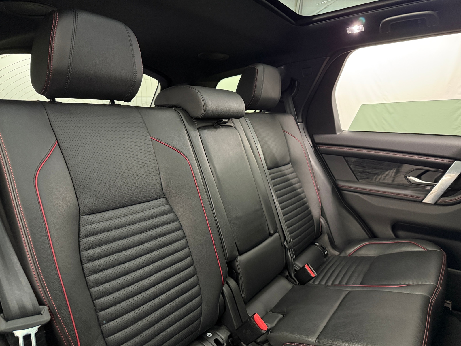 Thumbnail: 2021 Land Rover Discovery Sport - 5