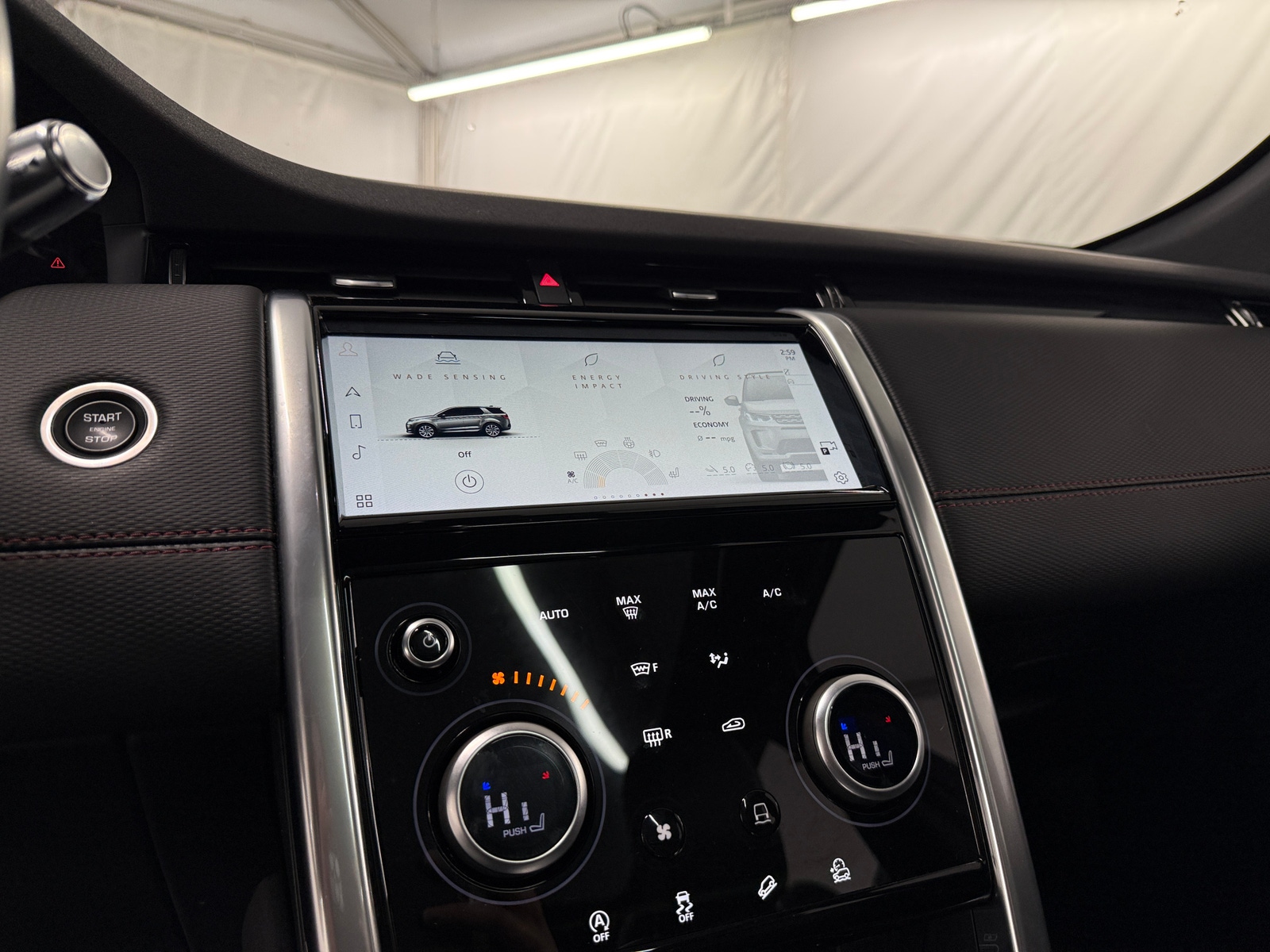 Thumbnail: 2021 Land Rover Discovery Sport - 3